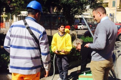 Cantiere di Via Leuca, si rischiava l’interruzione dei lavori per una sciamatura. Api e alveare in salvo - Corriere Salentino