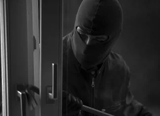 Razzia di gioielli e oggetti preziosi nella notte: tre case svaligiate