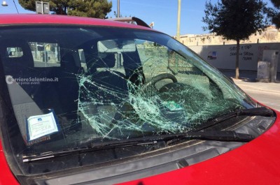 Paura sul viale, due giovani universitari vengono travolti da un'auto: entrambi in ospedale - Corriere Salentino