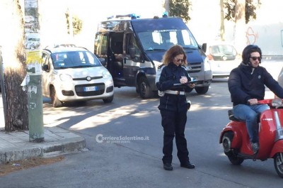 Paura sul viale, due giovani universitari vengono travolti da un'auto: entrambi in ospedale - Corriere Salentino