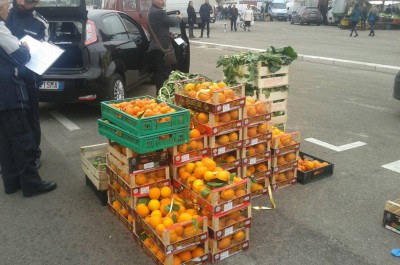 Chioschi per la frutta e verdura: un «giro di vite» dei vigili urbani - Corriere Salentino