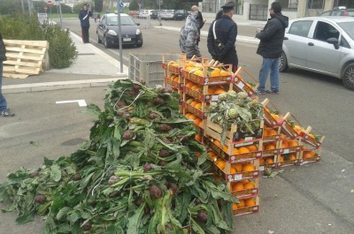 Chioschi per la frutta e verdura: un «giro di vite» dei vigili urbani - Corriere Salentino