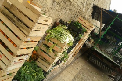 Chioschi per la frutta e verdura: un «giro di vite» dei vigili urbani - Corriere Salentino