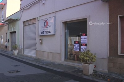Doppia intimidazione a Lequile, pistolettate contro ottica e macelleria - Corriere Salentino