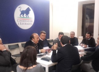 Il centrodestra si riunisce a Bari, ma è spaccato a Gallipoli e Nardò