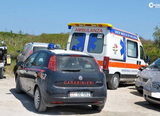 Si accascia in acqua mentre fa il bagno in spiaggia: nulla da fare per un 80enne