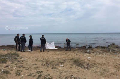 Macabro ritrovamento di una donna in spiaggia: probabile suicidio, giallo sull'identità - Corriere Salentino