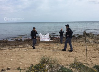 Cadavere in spiaggia: eseguita autopsia, potrebbe trattarsi di una donna dell’Est