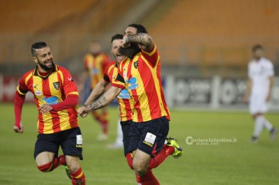 Il Lecce continua a stupire. 4 a 0 al Catanzaro e le distanze dal Benevento rimangono le stesse - Corriere Salentino