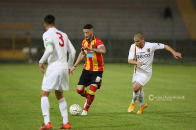 Il Lecce continua a stupire. 4 a 0 al Catanzaro e le distanze dal Benevento rimangono le stesse - Corriere Salentino