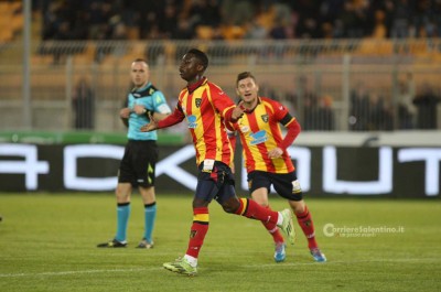 Il Lecce continua a stupire. 4 a 0 al Catanzaro e le distanze dal Benevento rimangono le stesse - Corriere Salentino