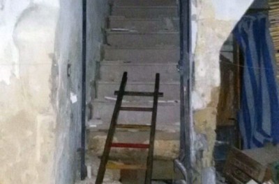 Bomba davanti abitazione nel centro storico di Copertino, ingenti i danni - Corriere Salentino