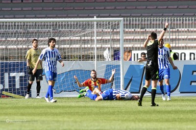 Lotta al primo posto finita. Il Lecce pareggia 0 a 0 con l’Akragas e sprofonda al terzo posto - Corriere Salentino