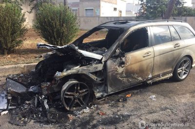 Misterioso incendio dopo le nozze: in fiamme l'auto dell'ex assessore Ennio De Leo - Corriere Salentino
