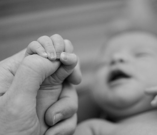 Choc in ospedale, bimbo positivo alla cocaina alla nascita. Ricoverato da due settimane. Indagini in corso