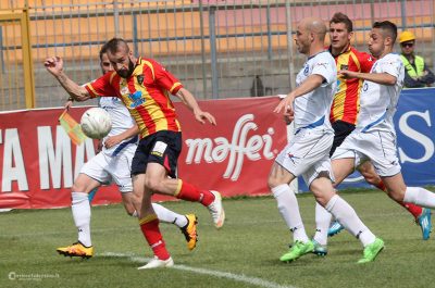 Il Lecce è secondo. Decide De Feudis, 1-0 con la Paganese - Corriere Salentino