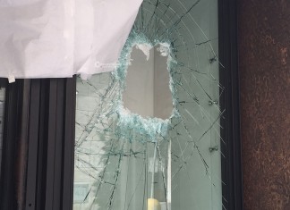 “Colpo” notturno in gioielleria, ladri in fuga con gli ori esposti in vetrina