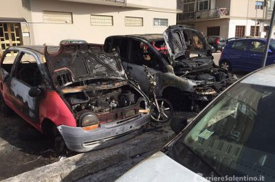 Notte "rovente" in città, bruciano tre auto e due scooter: si indaga sulle cause - Corriere Salentino