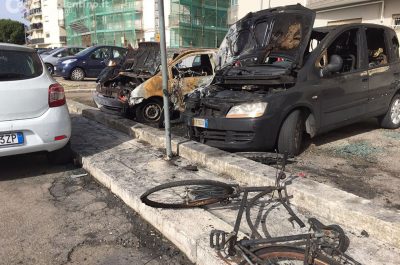 Notte "rovente" in città, bruciano tre auto e due scooter: si indaga sulle cause - Corriere Salentino