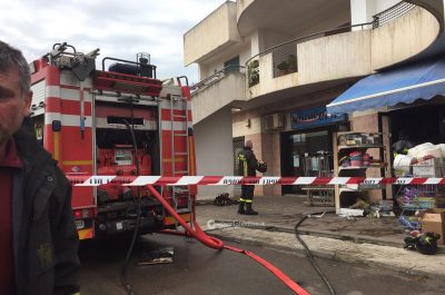 Fiamme nel negozio di detersivi, nube tossica nell'aria: evacuate due abitazioni  - Corriere Salentino