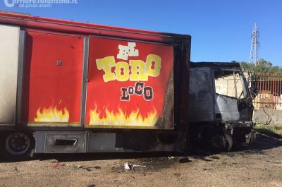 Notte di fuoco a Muro Leccese, a fuoco camioncino dei panini - Corriere Salentino
