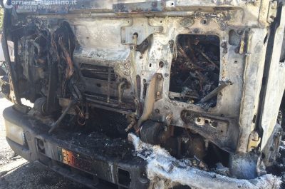 Notte di fuoco a Muro Leccese, a fuoco camioncino dei panini - Corriere Salentino