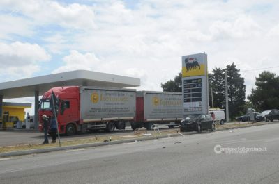 Terribile schianto contro un'auto, muore conducente di un'Ape - Corriere Salentino