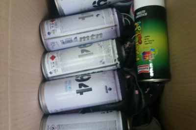 Blitz antagonista per le strade di Sannicola, in casa di 29enne spuntano manifesti e spray - Corriere Salentino