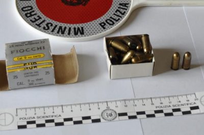 Armi, droga e reperti archeologici nel "box delle meraviglie": arrestato 32enne, denunciata la moglie - Corriere Salentino