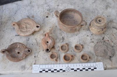 Armi, droga e reperti archeologici nel "box delle meraviglie": arrestato 32enne, denunciata la moglie - Corriere Salentino