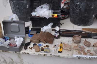 Armi, droga e reperti archeologici nel "box delle meraviglie": arrestato 32enne, denunciata la moglie - Corriere Salentino