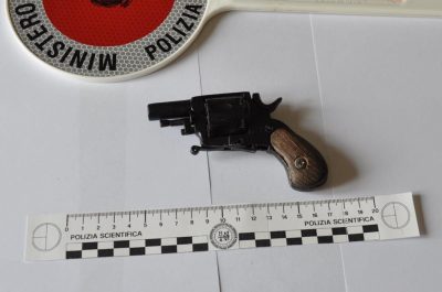 Armi, droga e reperti archeologici nel "box delle meraviglie": arrestato 32enne, denunciata la moglie - Corriere Salentino