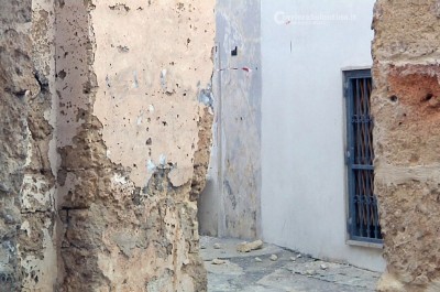 Bomba davanti abitazione nel centro storico di Copertino, ingenti i danni - Corriere Salentino