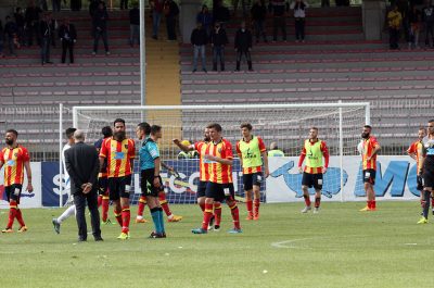 Il Lecce è secondo. Decide De Feudis, 1-0 con la Paganese - Corriere Salentino