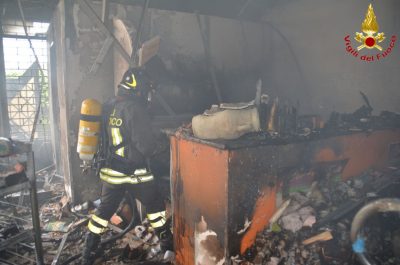 Fiamme nel supermercato Conad, quindici vigili del fuoco per domare il rogo - Corriere Salentino