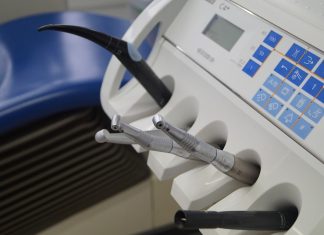 Nascondevano i guadagni al Fisco per centinaia di migliaia di euro: indagati cinque odontotecnici