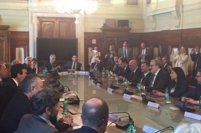 Lotta al Caporalato, Emiliano firma il protocollo: “Senza migranti l’agricoltura non funziona” - Corriere Salentino