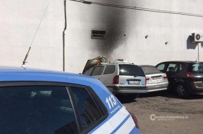 Due auto in fiamme in città, accertamenti in corso per stabilire la matrice del rogo - Corriere Salentino