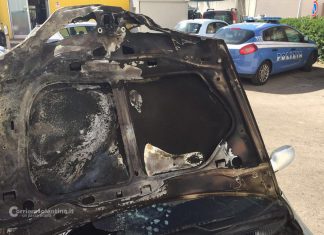 Due auto in fiamme in città, accertamenti in corso per stabilire la matrice del rogo