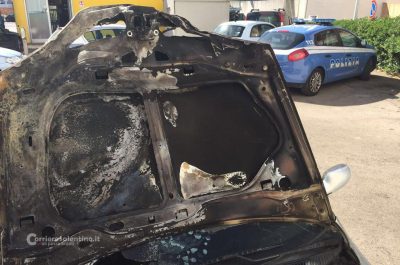 Due auto in fiamme in città, accertamenti in corso per stabilire la matrice del rogo - Corriere Salentino