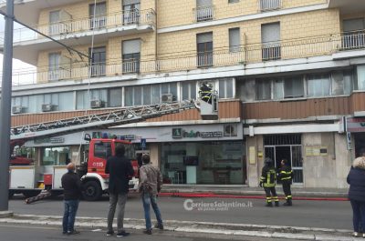 Fiamme e fumo in un appartamento, evacuato il palazzo - Corriere Salentino