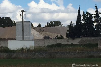 Resta schiacciato dal mezzo ribaltato, grave infortunio sul lavoro nella ditta edile - Corriere Salentino