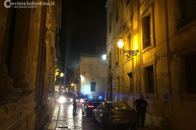Lecce, a fuoco il fast food Andrew's mentre era chiuso, i camerieri del locale di fronte intervengono con gli estintori - Corriere Salentino