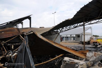 Incendio a Surano, calzaturificio distrutto dalle fiamme: danni ingenti - Corriere Salentino