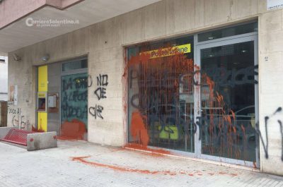 Nuovo raid alle Poste di via Taranto, imbrattata con vernice e spray - Corriere Salentino