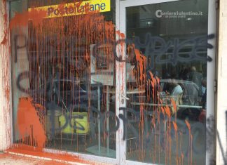Ennesimo raid vandalico contro Poste Italiane, imbrattata la sede di Santa Rosa