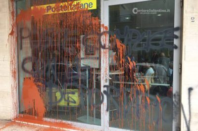 Nuovo raid alle Poste di via Taranto, imbrattata con vernice e spray - Corriere Salentino