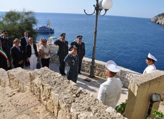 Commemorati a Castro marina i finanzieri mare Salvatore De Rosa e Daniele Zoccola, medaglie d’oro al valor civile