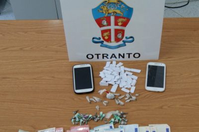 droga per la "movida idruntina": due pusher in manette, una denuncia 1 Droga per la "movida idruntina": due pusher in manette, una denuncia - Corriere Salentino