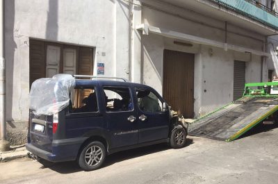 Boato nella notte a Carmiano, ordigno sul Doblò del fratello di un carabiniere - Corriere Salentino